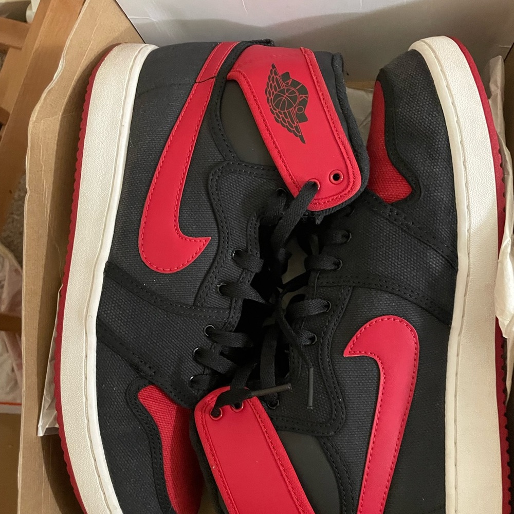 Air Jordan 1 KO Bred